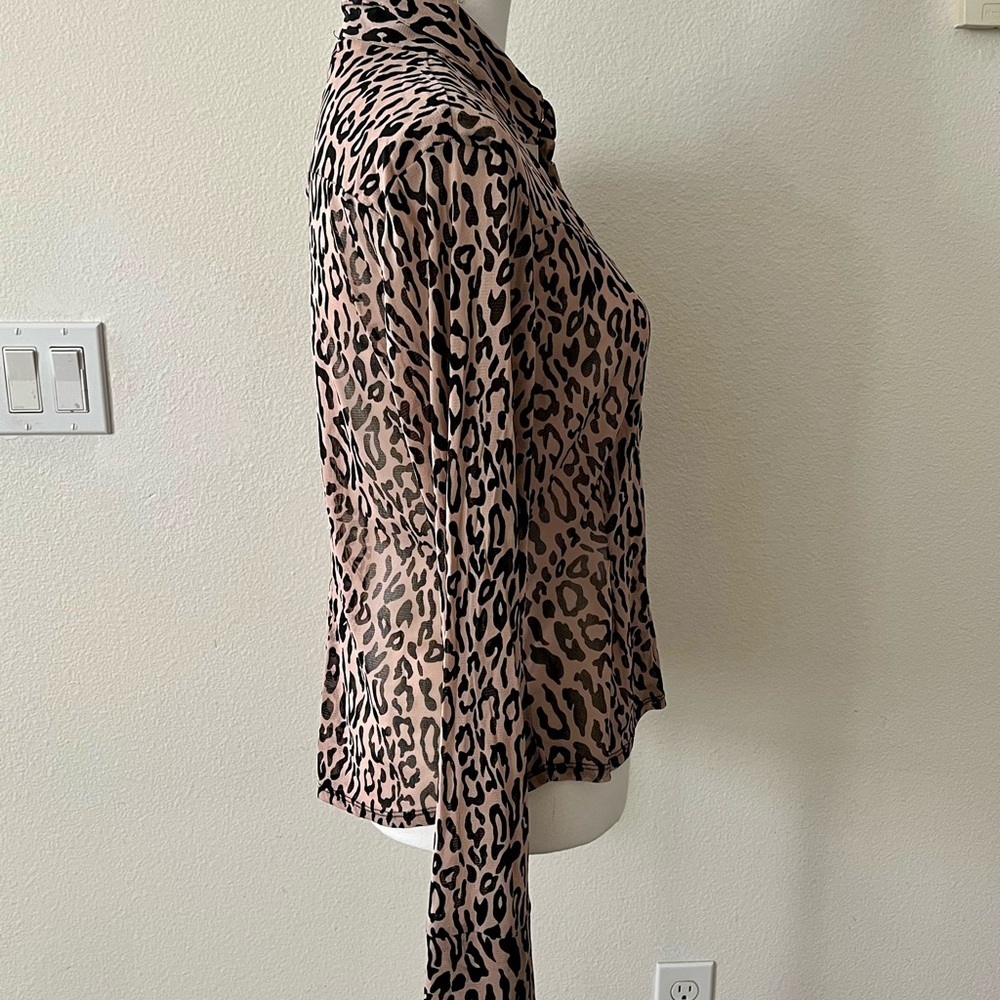 Leopard Print Button-Up Blouse - Picture 4 of 10